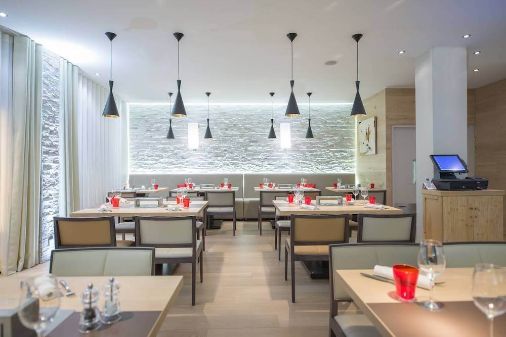 internal view of hotel aigle des neiges