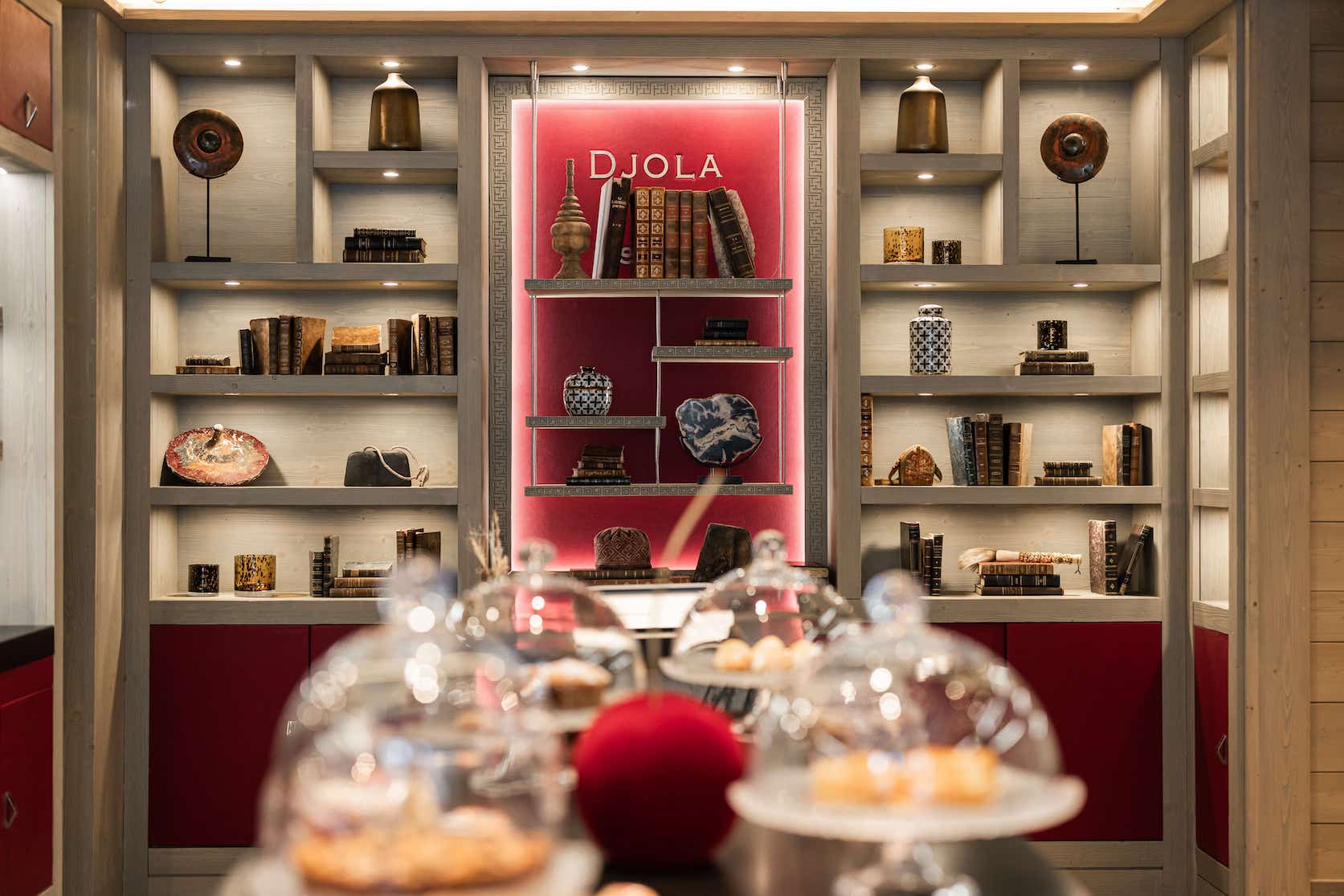 internal view of Le K2 Djola