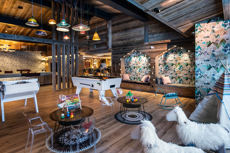 internal view of Chalet Izia and Chalet Skadi